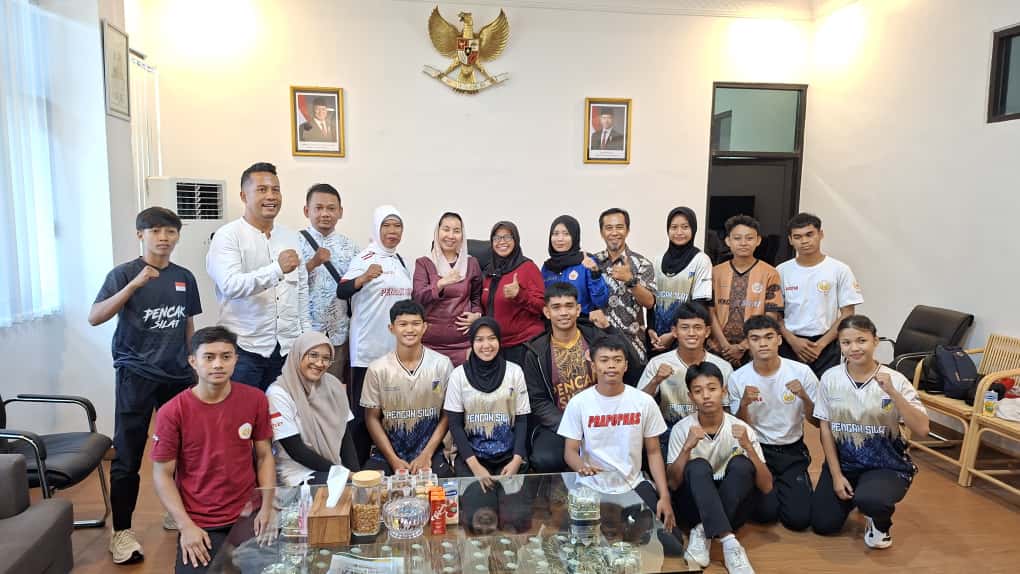 Wakil Wali Kota Palu, Imelda Liliana Muhidin, SE., M.A.P, menerima kunjungan pengurus dan atlet Ikatan Pencak Silat Indonesia (IPSI) Kota Palu, pada Kamis (16/10/2025) di ruang kerjanya.